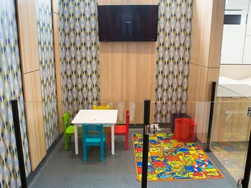 Child's play area in parent's facilities room
